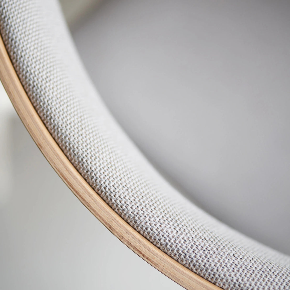 ETUDE STOEL - STOF VERSIE MET ARMLEUNINGEN