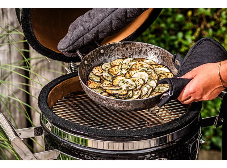 ESSENTIALS SERVEERPAN 24 CM