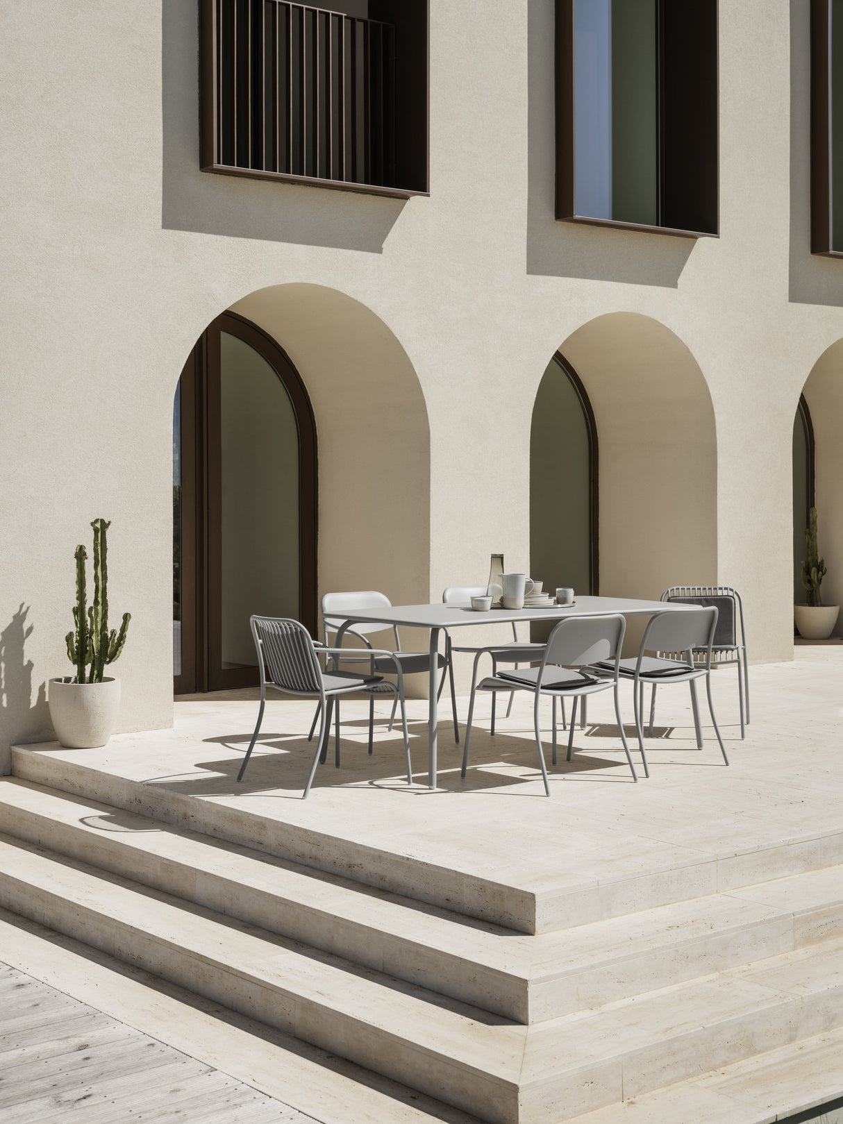 YUA CHAIR - SILK GRAY