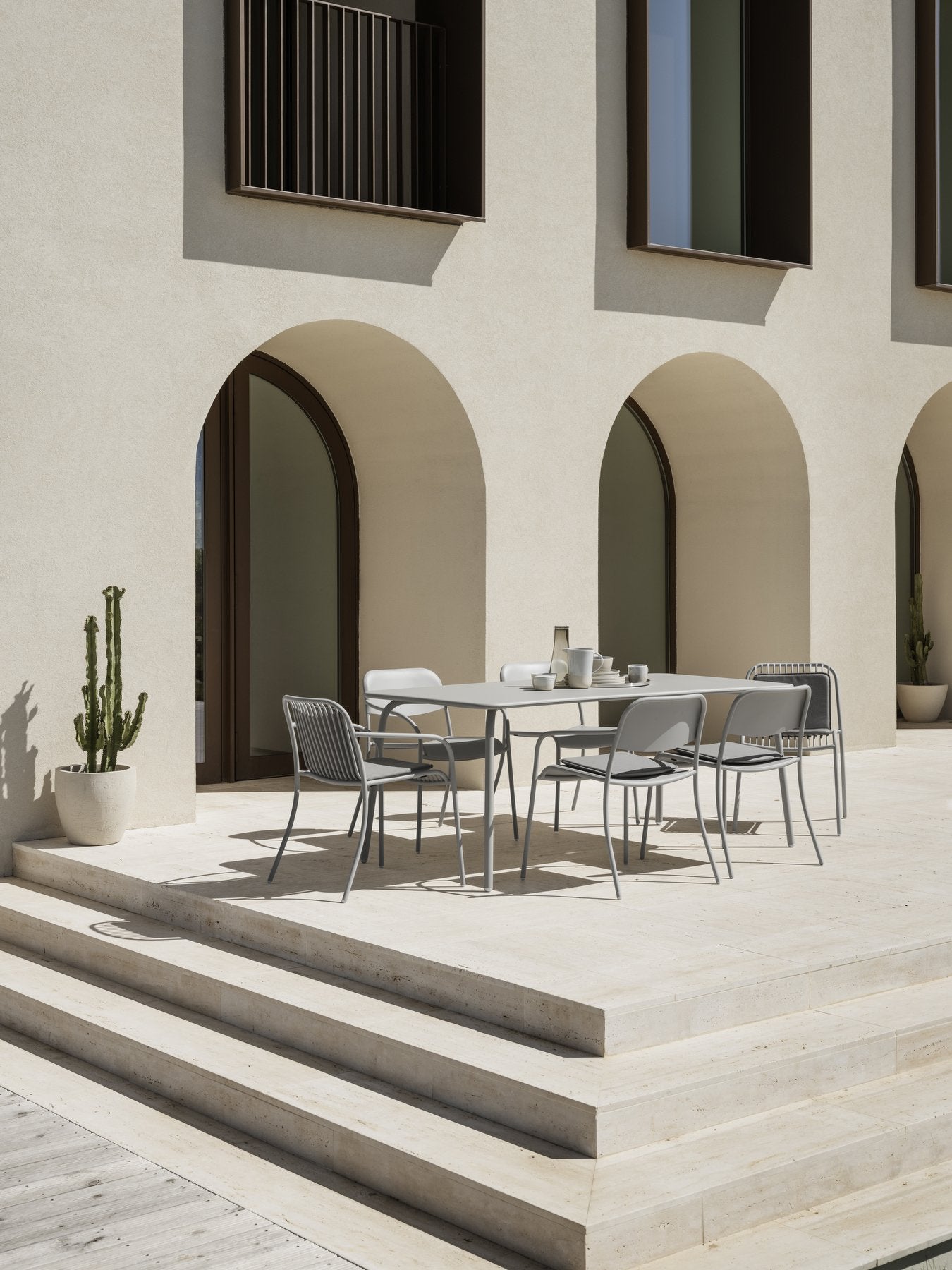 YUA CHAIR - SILK GRAY