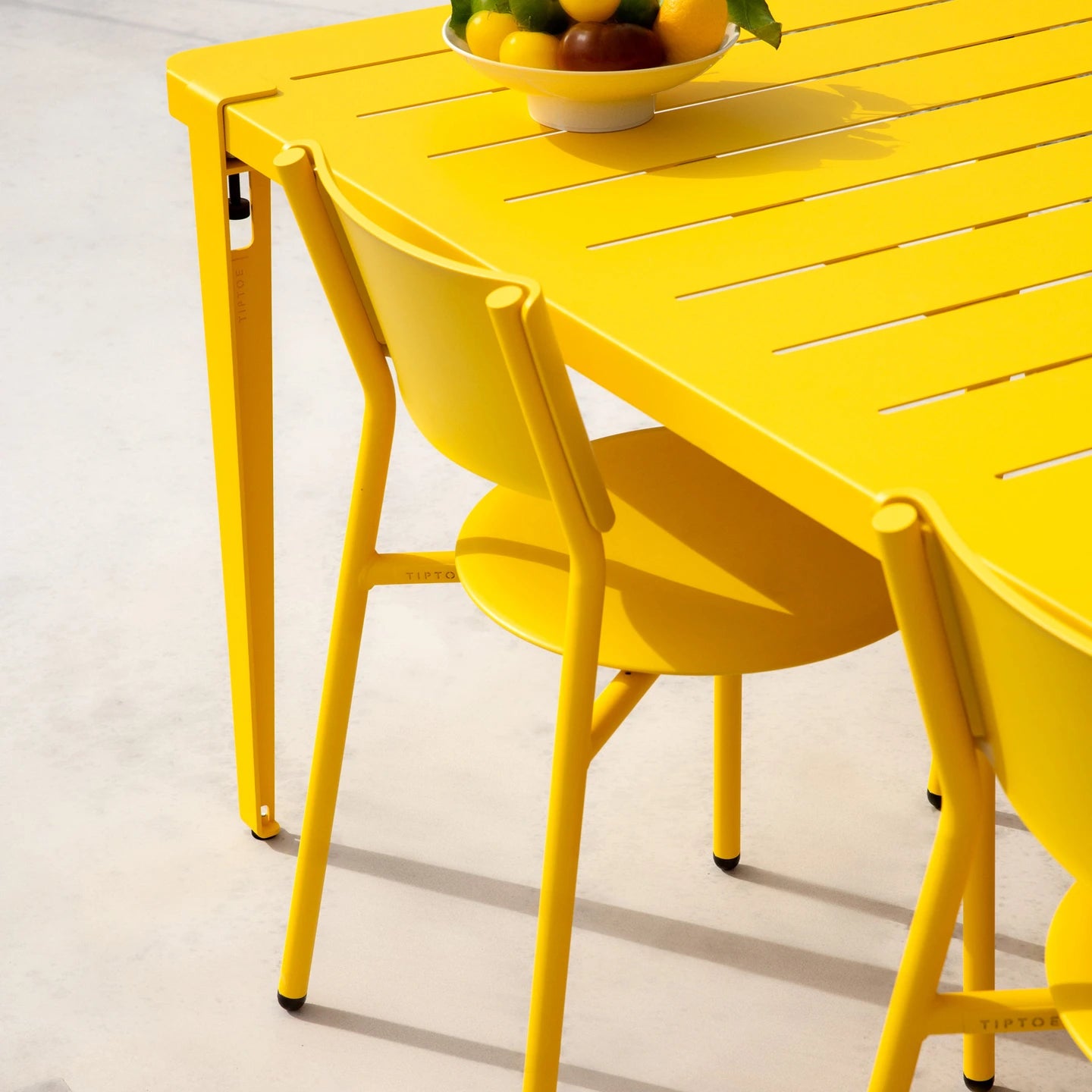 MIDI OUTDOOR TABLE - GEEL