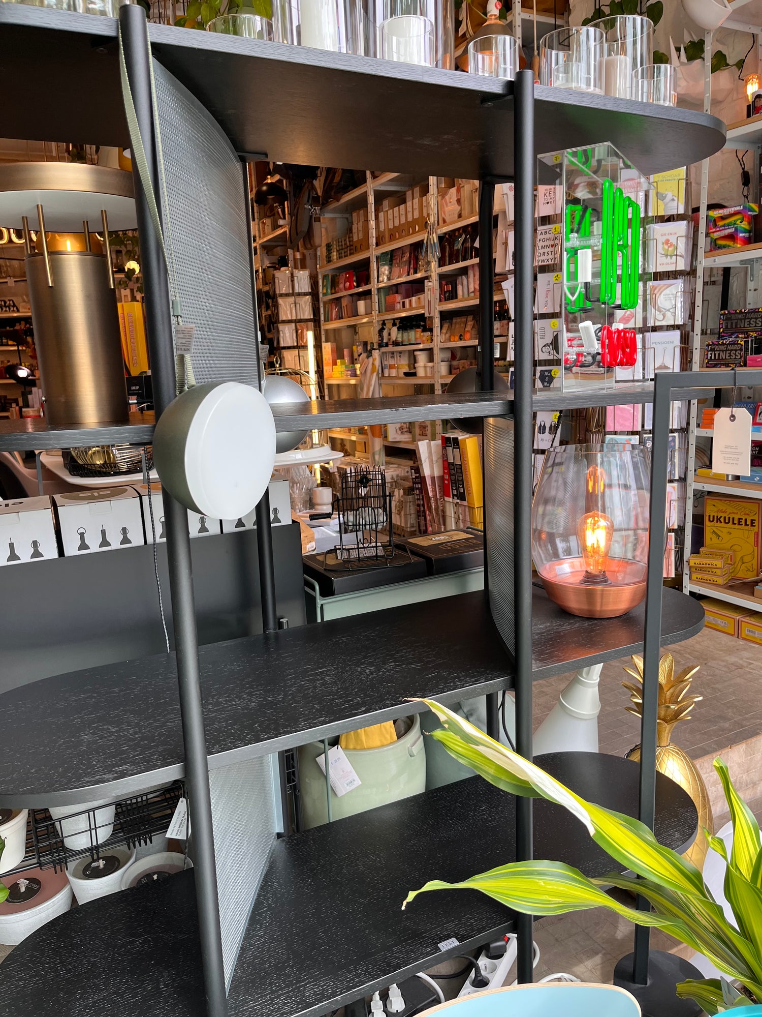 SHOWROOMMODEL / SONIA SHELVING SYSTEM HIGH + SET VAN 3 SONIA SILVER DIVIDERS