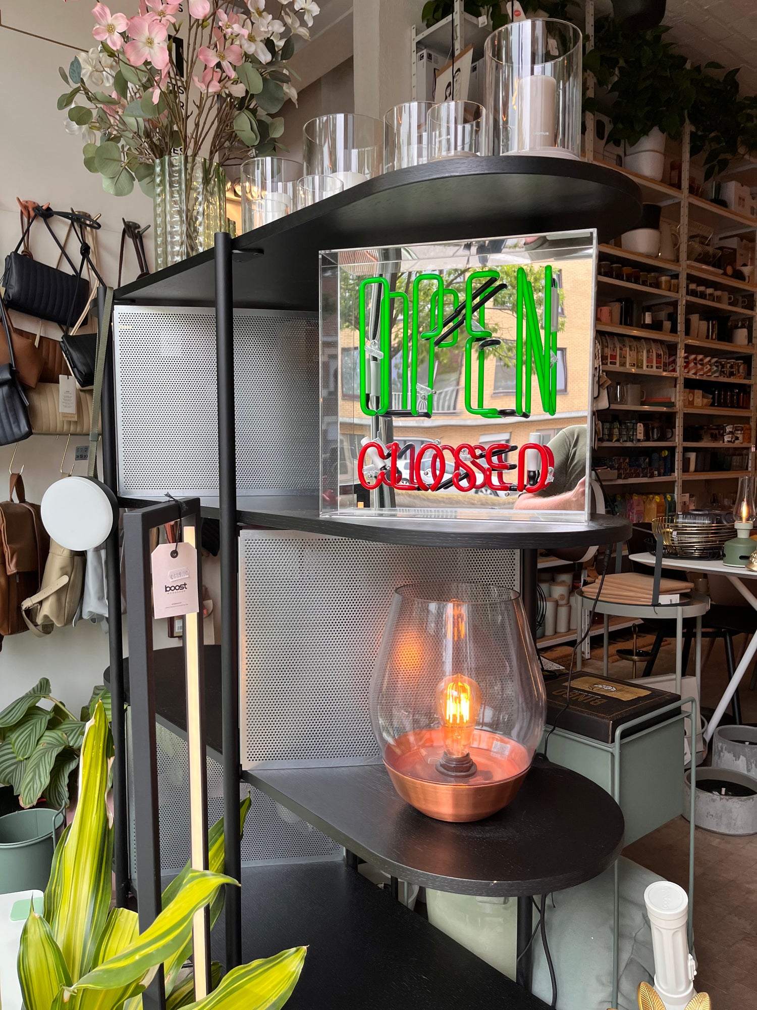 SHOWROOMMODEL / SONIA SHELVING SYSTEM HIGH + SET VAN 3 SONIA SILVER DIVIDERS