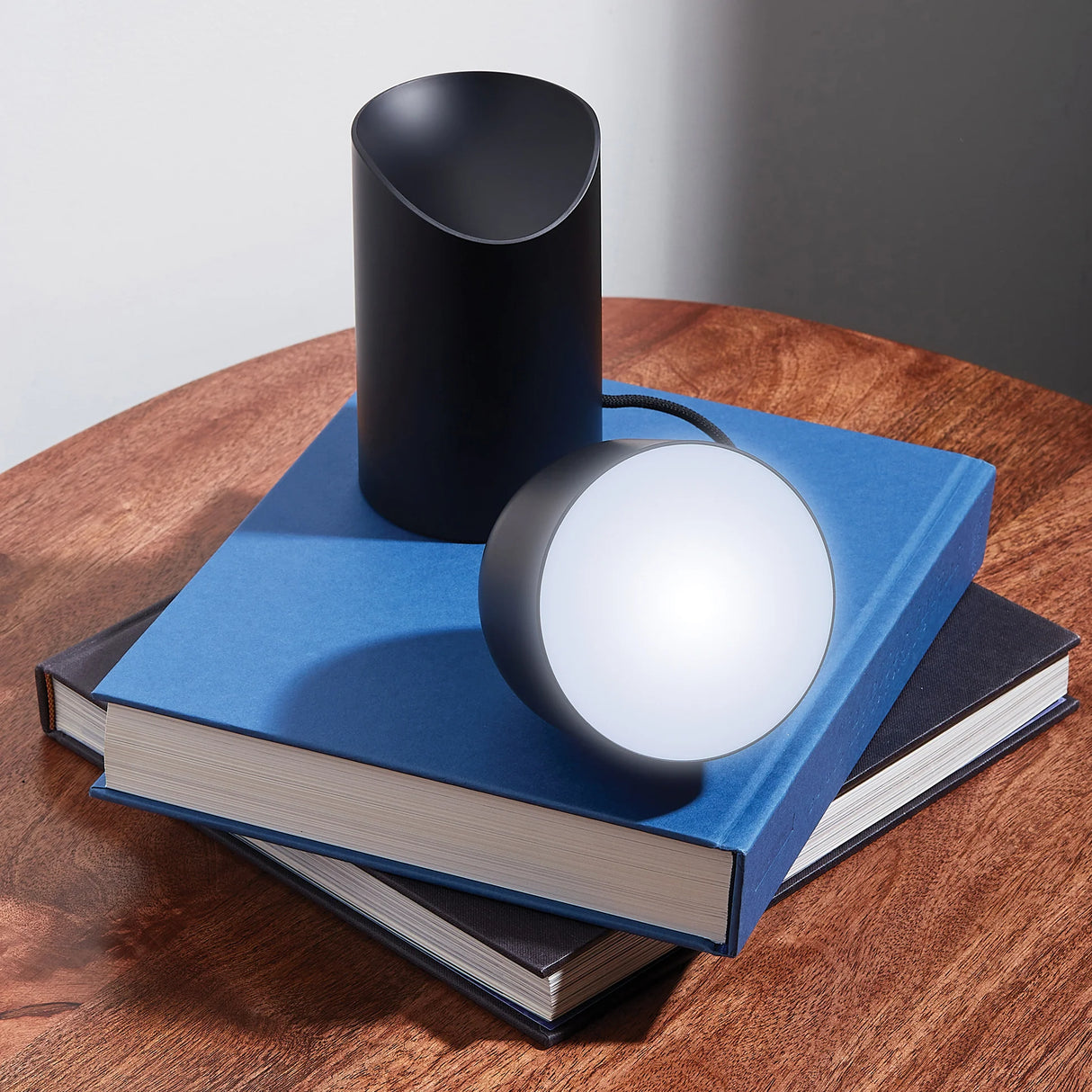 ORBE TAFELLAMP - BLACK