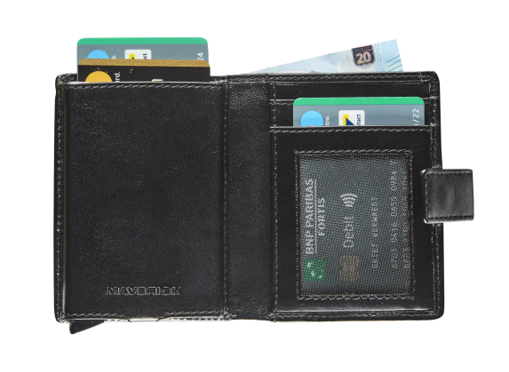 ZWART LEDEREN CARDPROTECTOR SUPER COMPACT