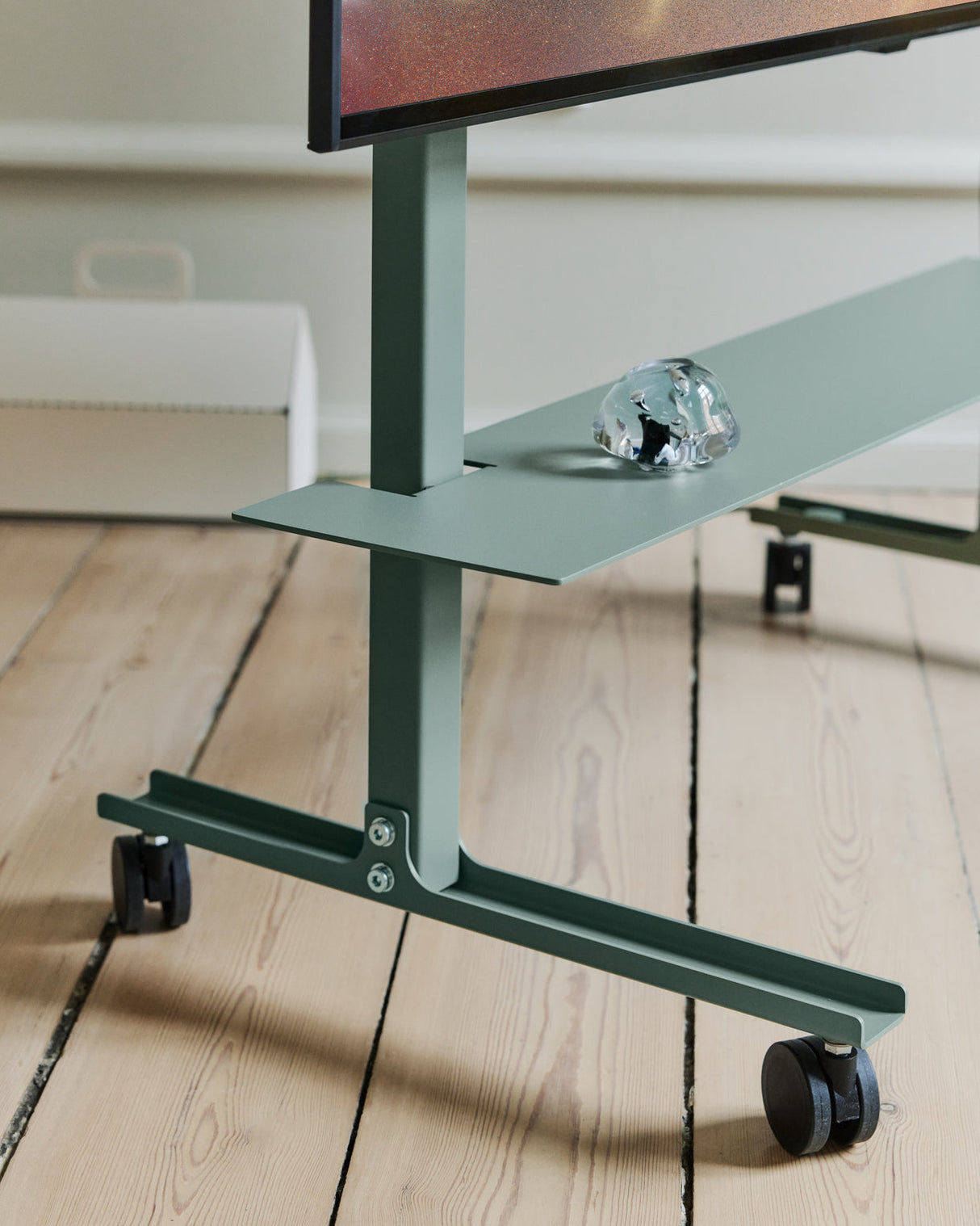 TV STAND STRAIGHT ROLLIN' - MOSSY GREEN