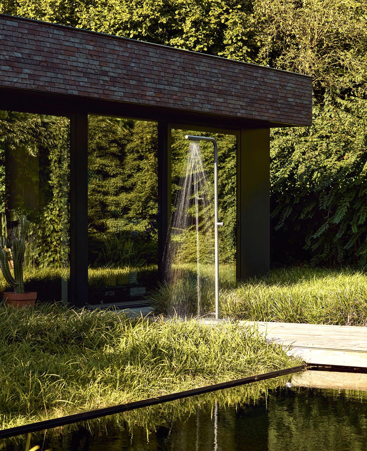 LEVANTINE OUTDOOR DOUCHE - ZWART