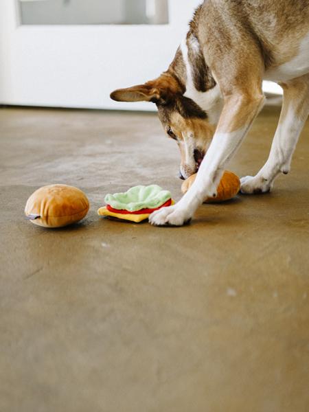 HONDENSPEELTJE - HAMBURGER