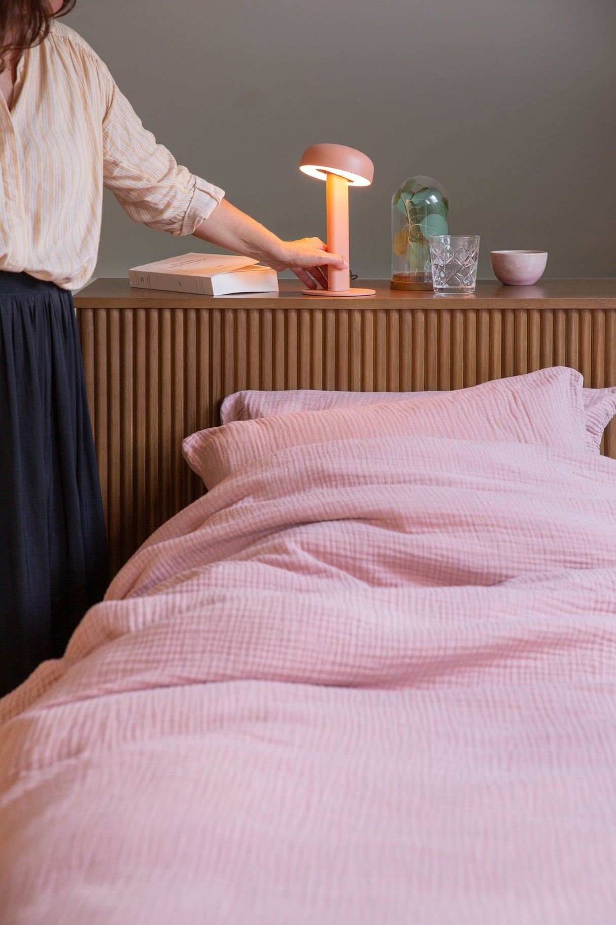 NOD TABLE LAMP - ASH PINK