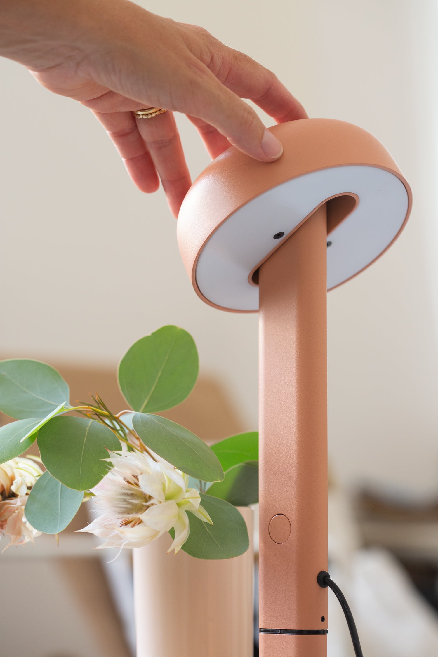 NOD TABLE LAMP - ASH PINK