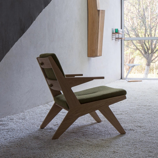 TOGGLE EASY CHAIR