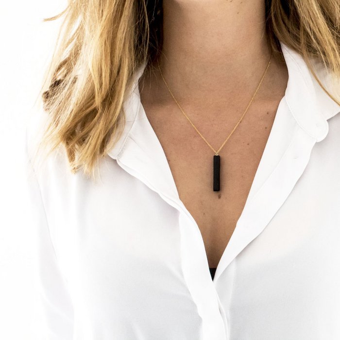 GOUDEN KETTING - ZWARTE STAAF HANGER