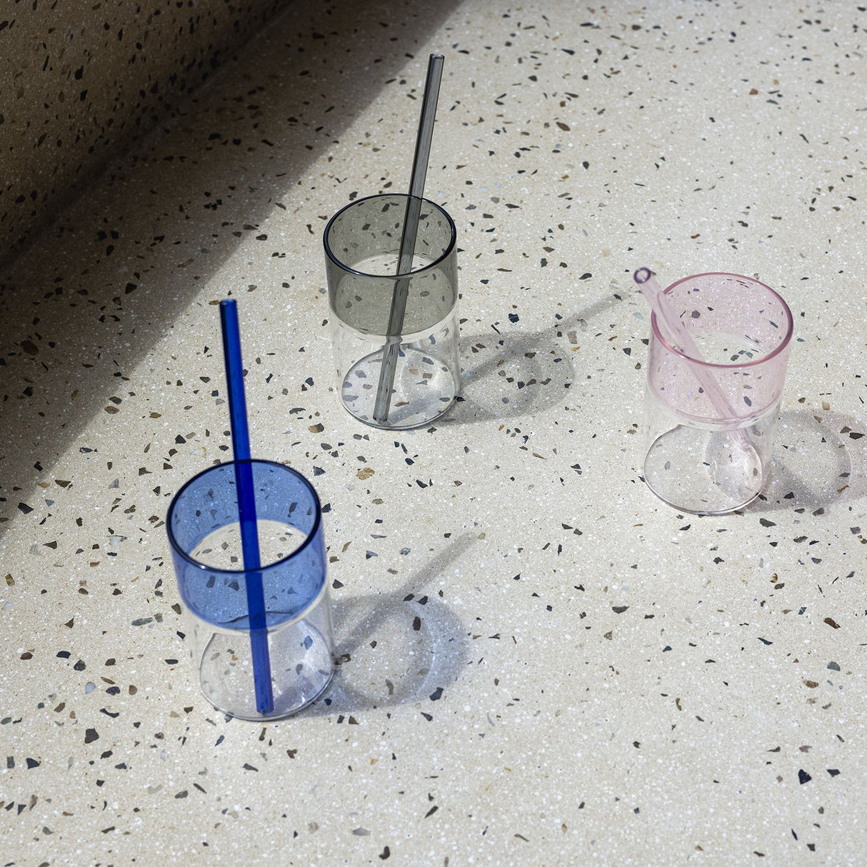 CRUSE SET VAN 4 GLAZEN RIETJES - GRIJS