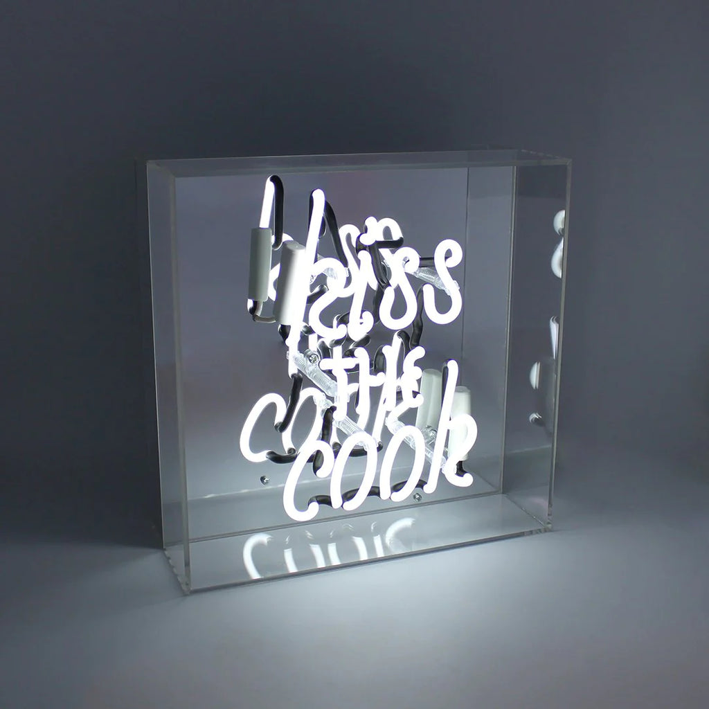 NEON BOX SIGN "KISS THE COOK"