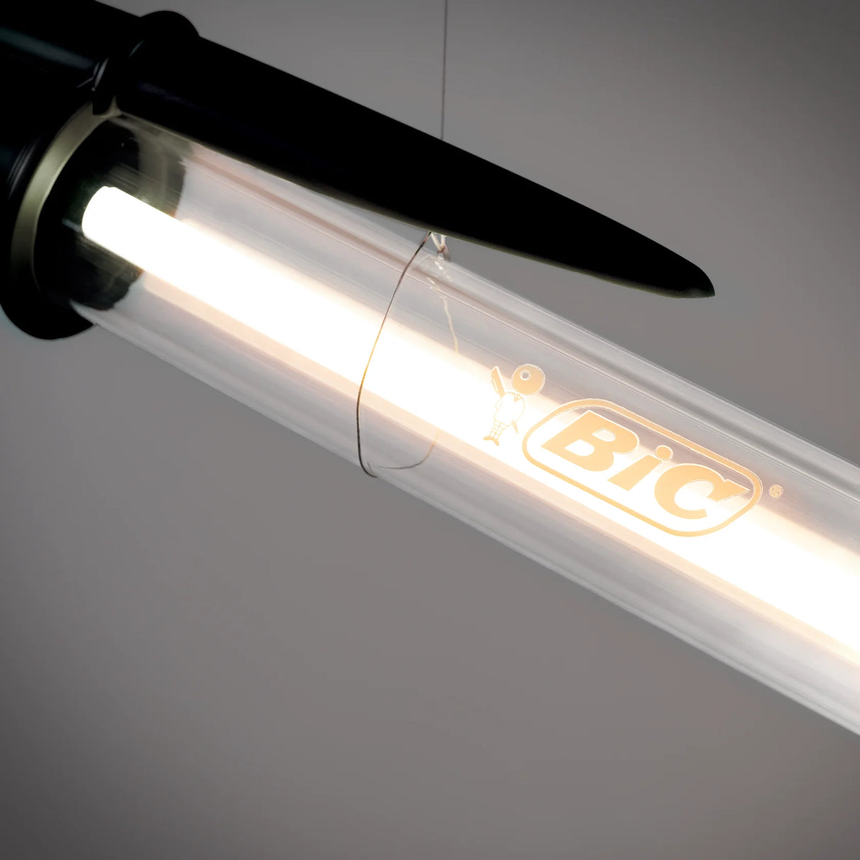 BIC LAMP - ZWART