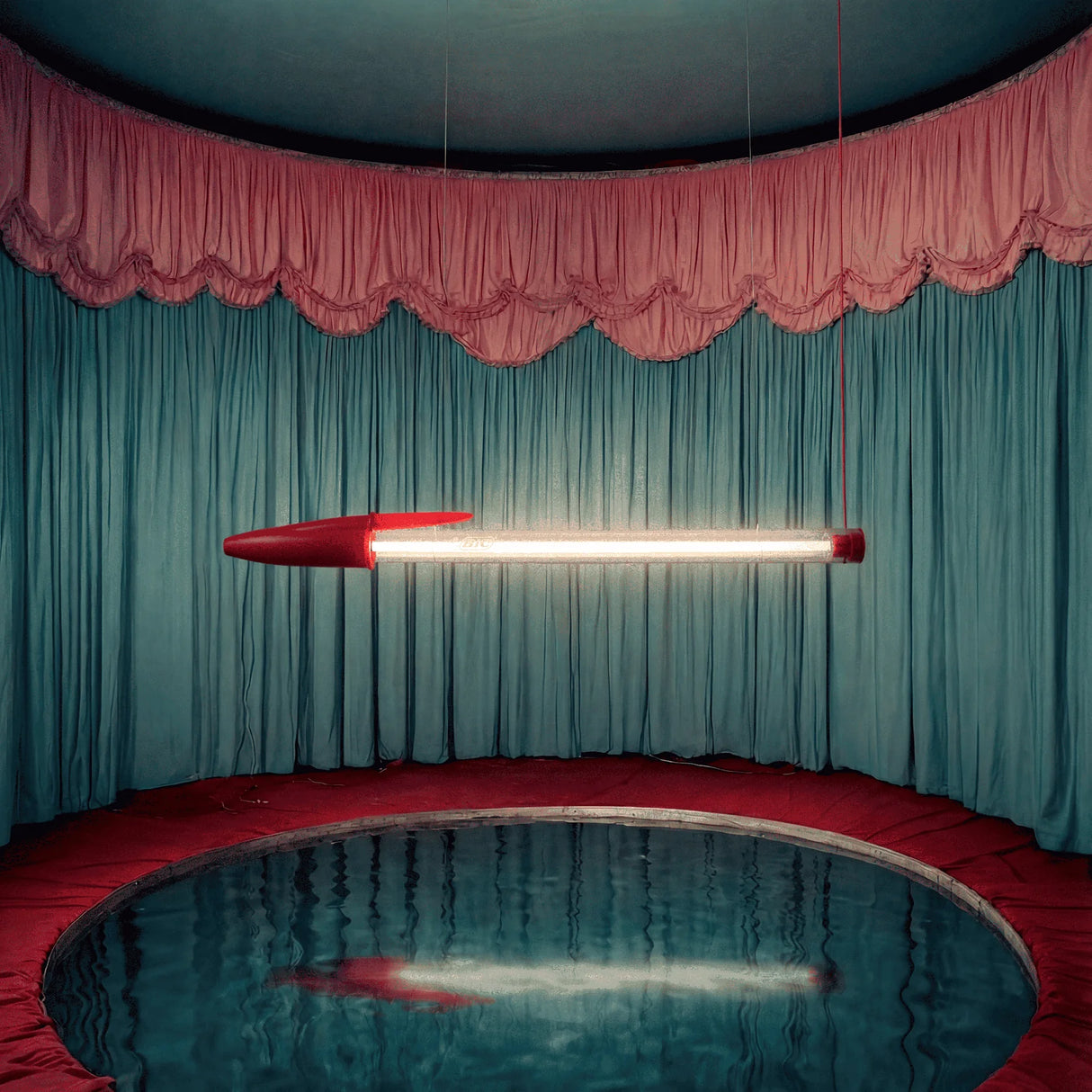 BIC LAMP - ROOD