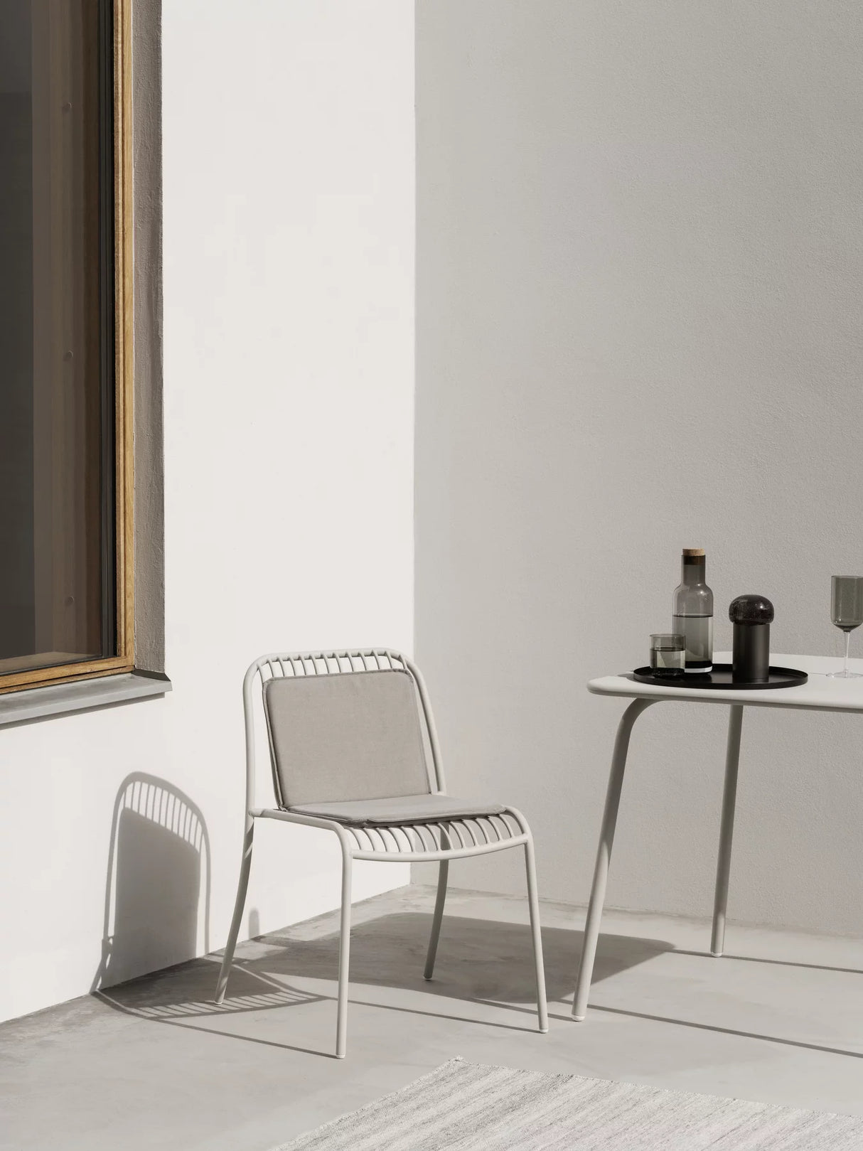 BISTRO TABLE - SILK GREY 80 x 80 CM