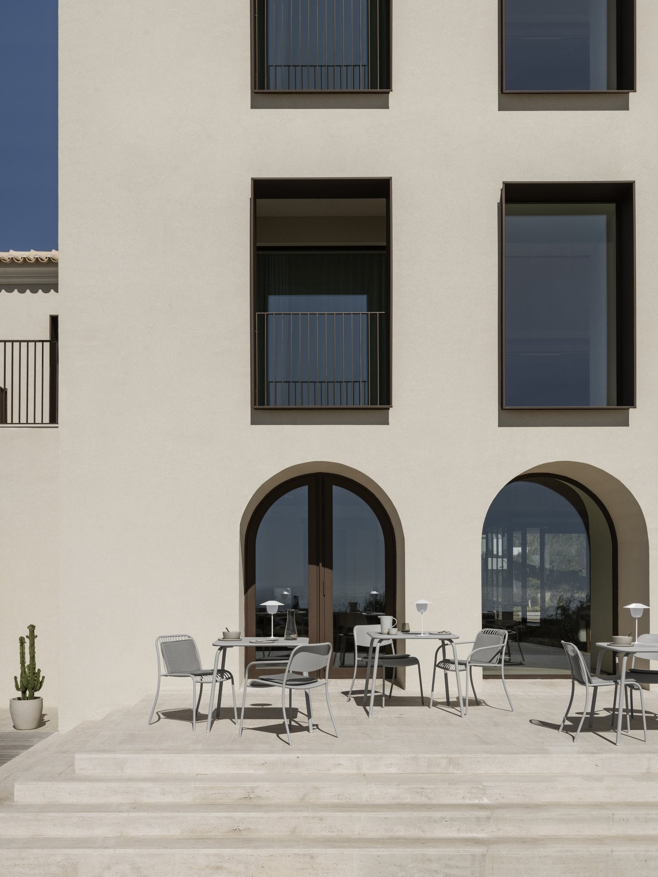 YUA CHAIR - SILK GRAY