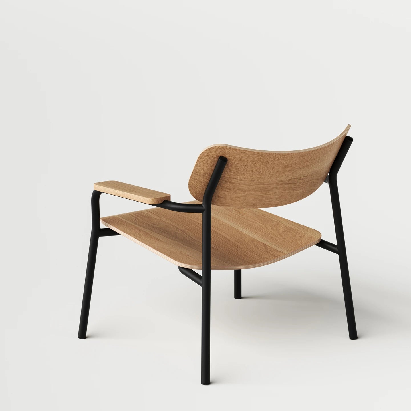 ETUDE LOUNGE CHAIR - HOUT MET ARMLEUNING