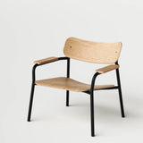 ETUDE LOUNGE CHAIR - HOUT MET ARMLEUNING