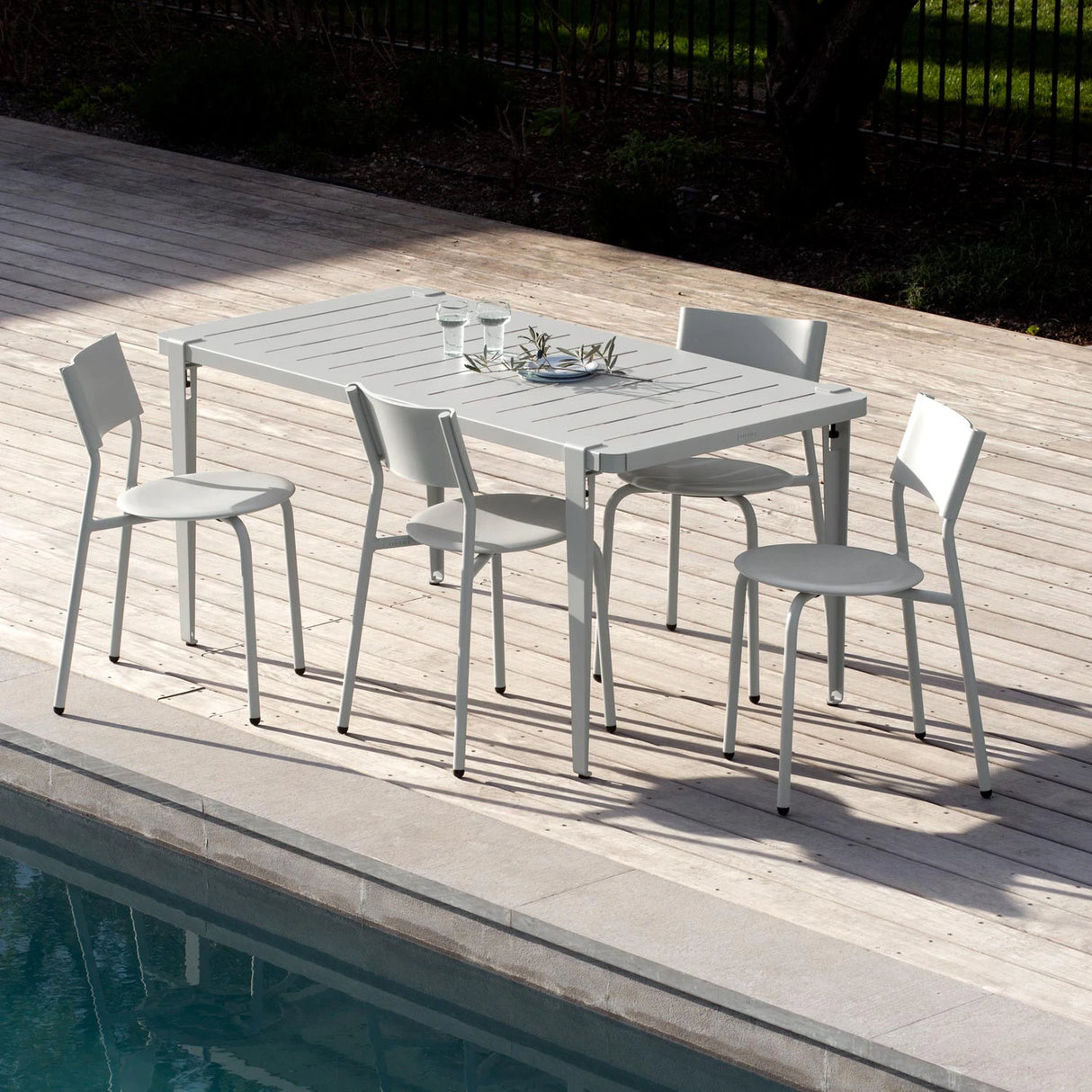 MIDI OUTDOOR TABLE - LICHTGRIJS