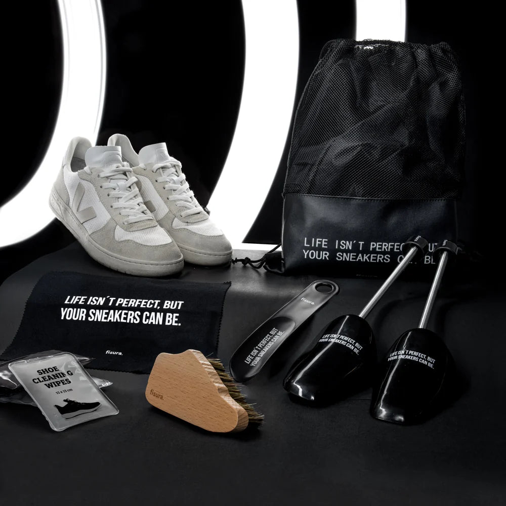 SNEAKERS TRAVEL KIT