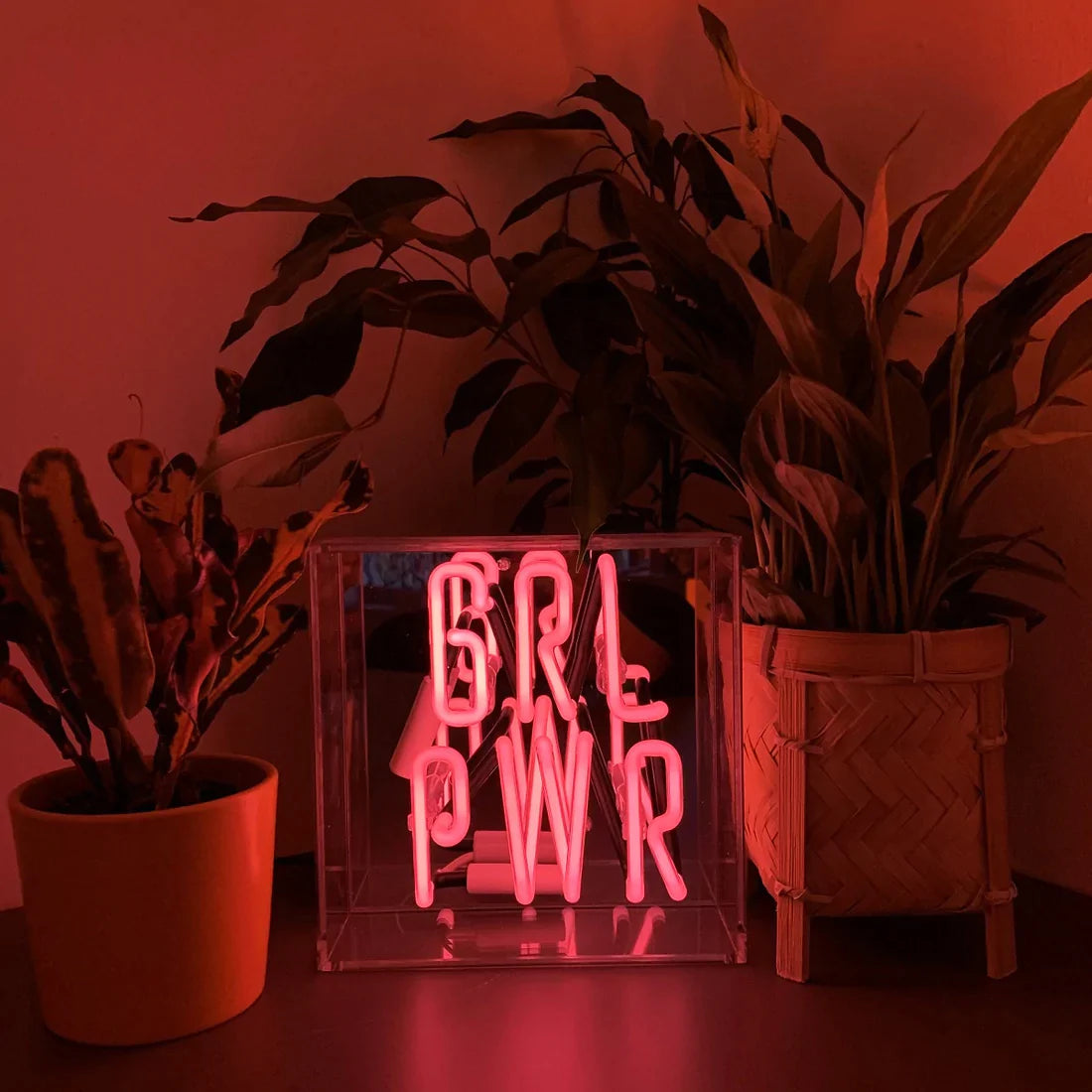 NEON SIGN "GIRL POWER"