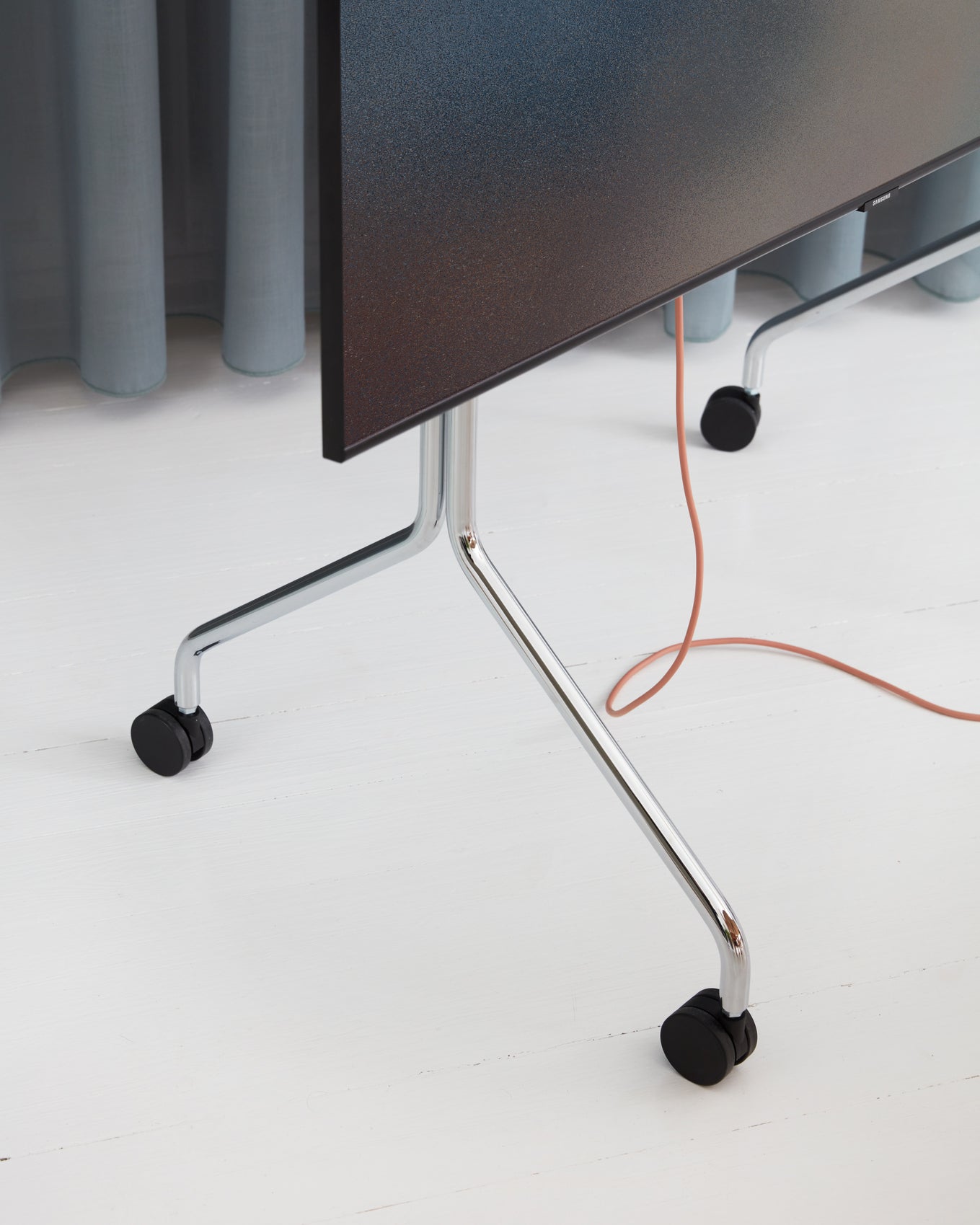 TV STAND MOON ROLLIN' - CHROME