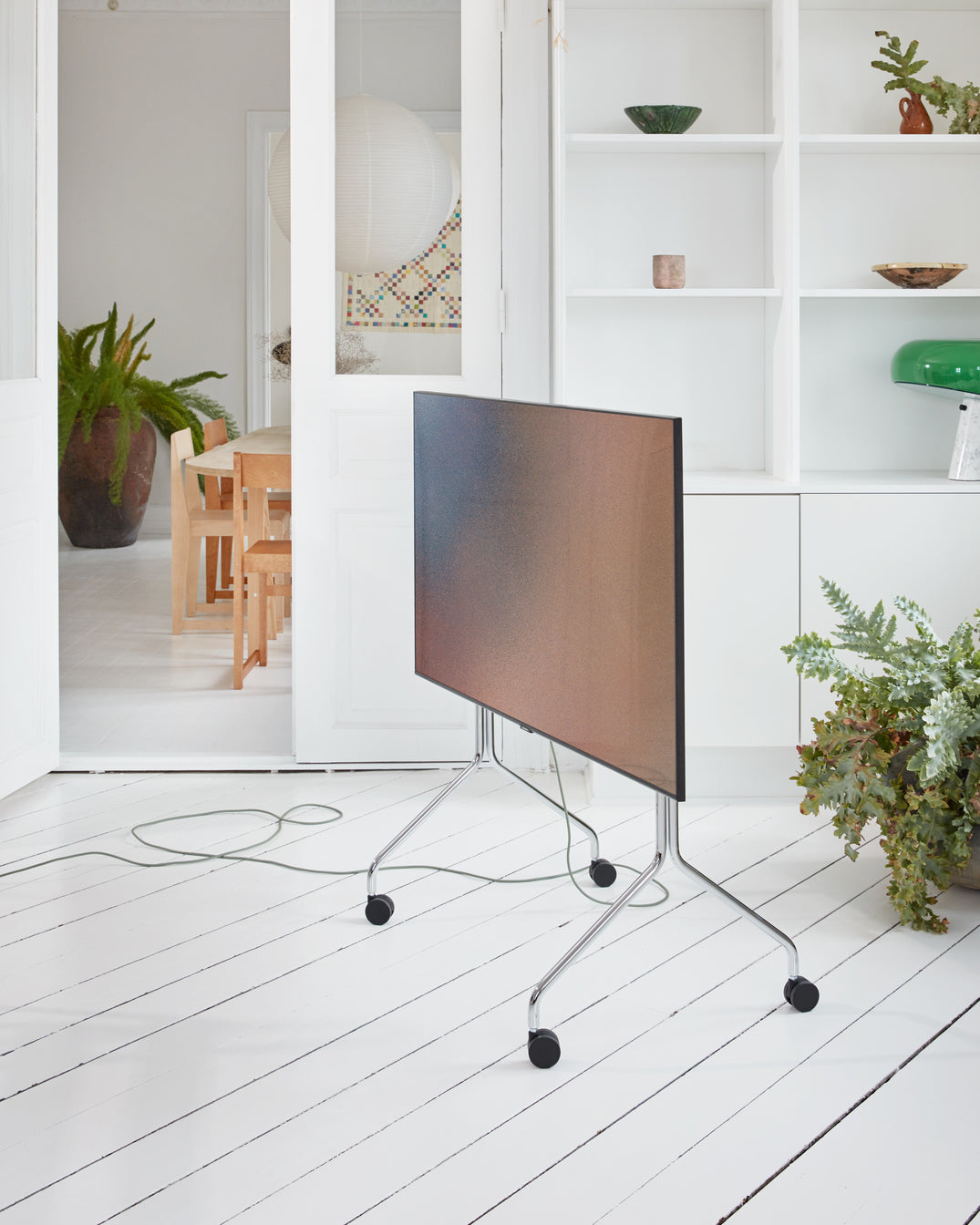 TV STAND MOON ROLLIN' - CHROME