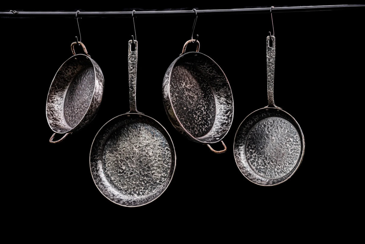 ESSENTIALS BRAADPAN - 24 - 28 CM