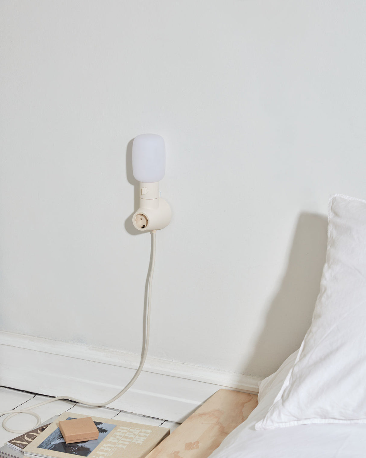 PLUG-IN LAMP - PEARL
