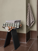 BADHANDDOEK ARTO - AGAVE GREEN - DIKKE STREPEN
