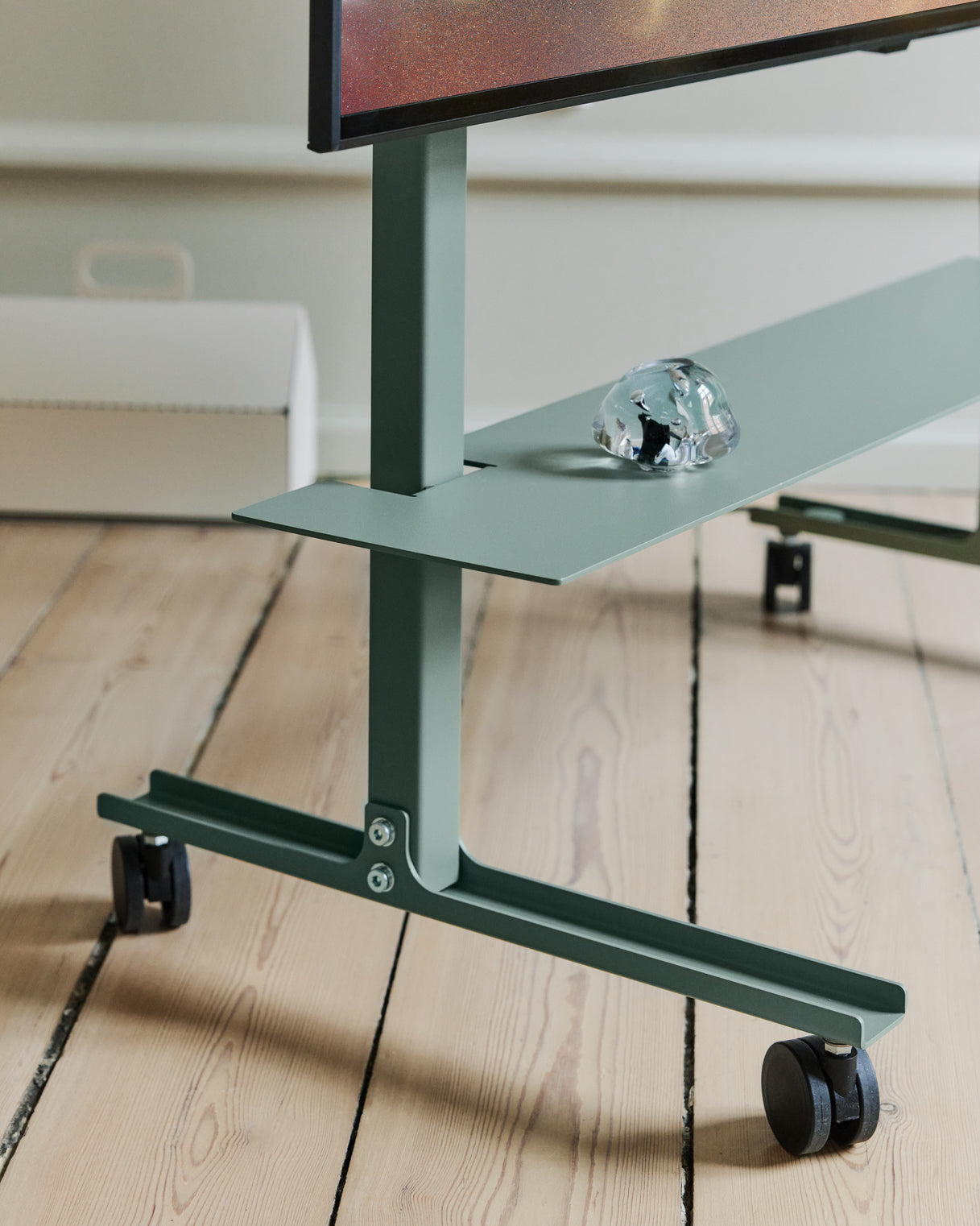 TV STAND STRAIGHT ROLLIN' - MOSSY GREEN