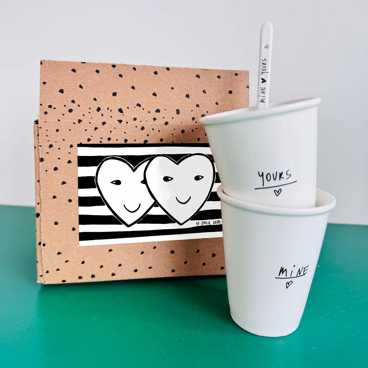BEKERS MINE & YOURS +  GRATIS LEPEL