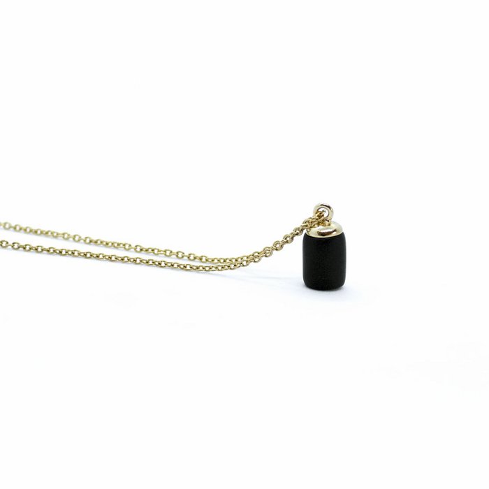 GOUDEN KETTING - ZWARTE CILINDER HANGER