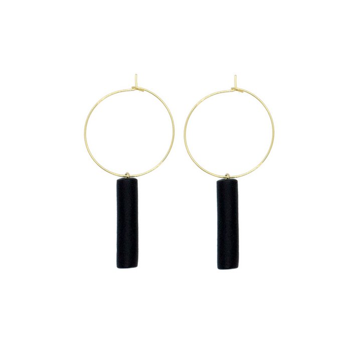GOUDEN OORRINGEN - ZWARTE STAAF HANGER