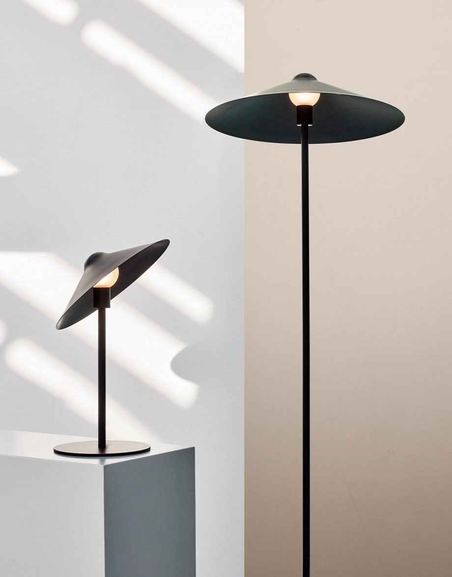 TOONZAALMODEL - BONNETT STAANDE LAMP