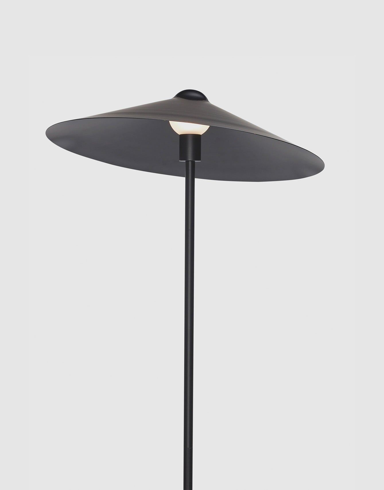 TOONZAALMODEL - BONNETT STAANDE LAMP